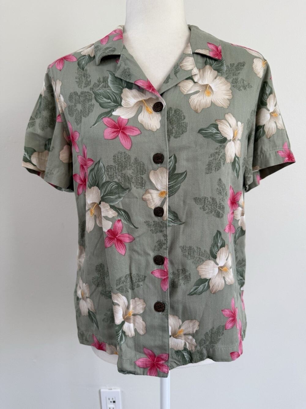 Caribbean Joe Women’s Green Slit Rayon SS Hibiscus Floral Tropical Shirt Sz S